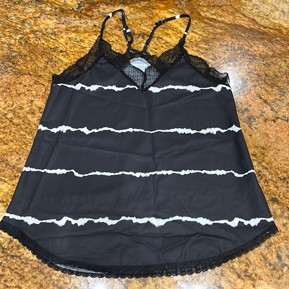 ⭐️NWOT⭐️ Black and White Lace Detail Tank Blouse - Picture 3 of 7